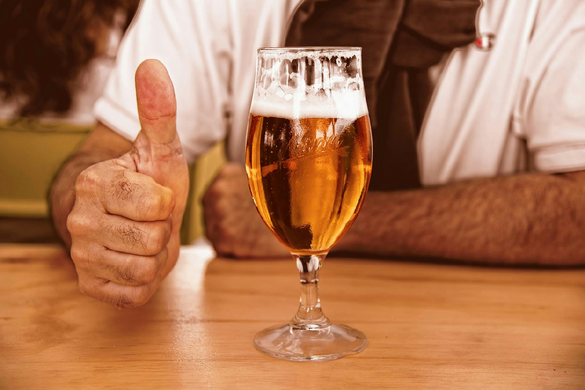 Birra avanzata sulle piante? Così ottieni gerani più forti e difendi l’orto da lumache e vespe