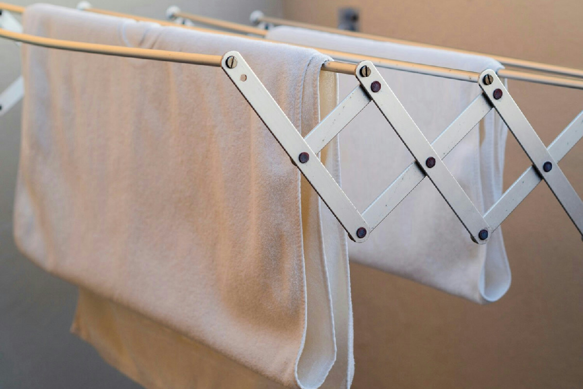 Asciugare il bucato in casa velocemente senza umidità neanche nei mesi più freddi: guida indispensabile