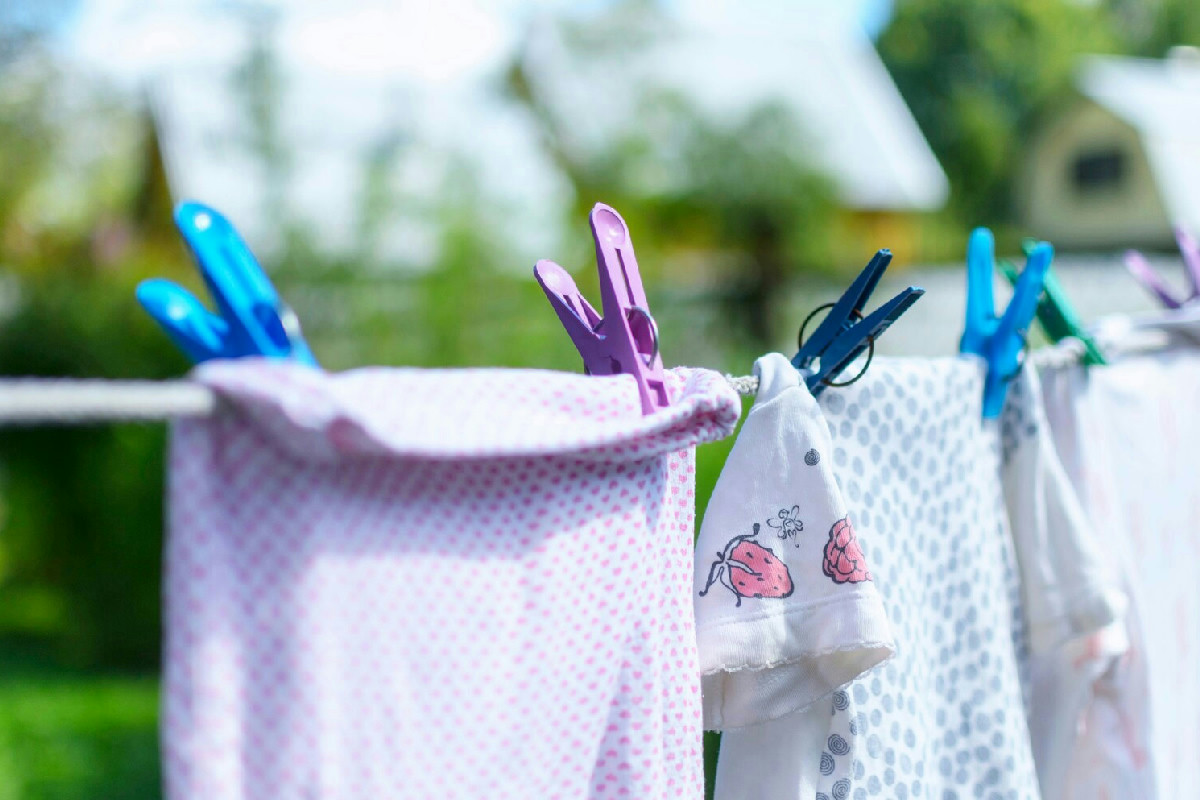 Asciugare il bucato in casa velocemente senza umidità neanche nei mesi più freddi: guida indispensabile