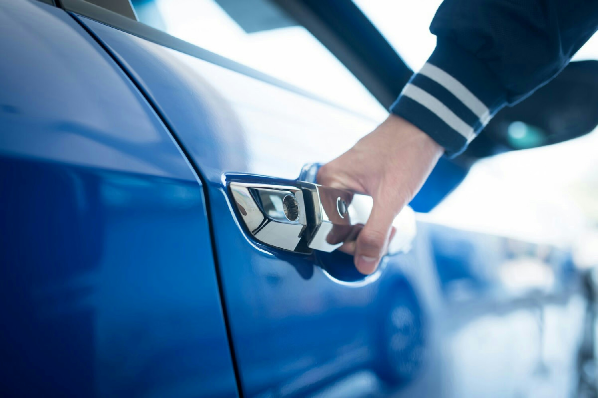 Auto sequestrata e multa da 750€: quali rischi affrontano i guidatori con questo oggetto in auto