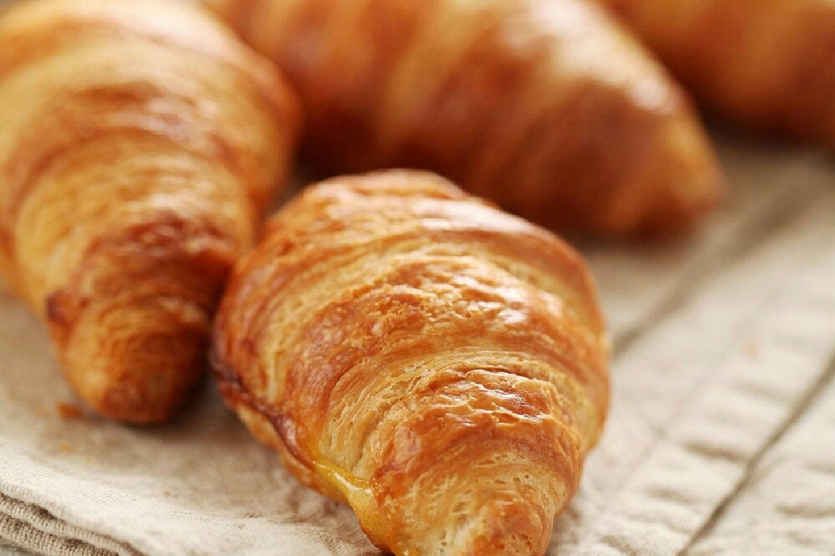 Brioche fresche e leggere da preparare in pochi minuti: la colazione semplice dal gusto naturale