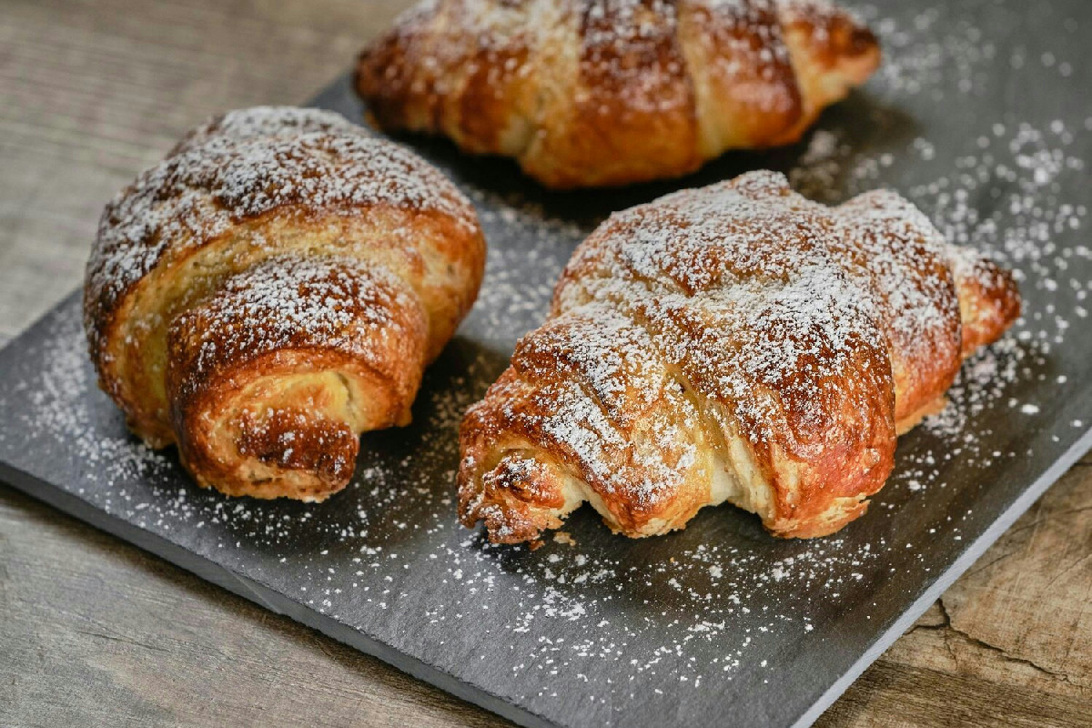 Brioche fresche e leggere da preparare in pochi minuti: la colazione semplice dal gusto naturale