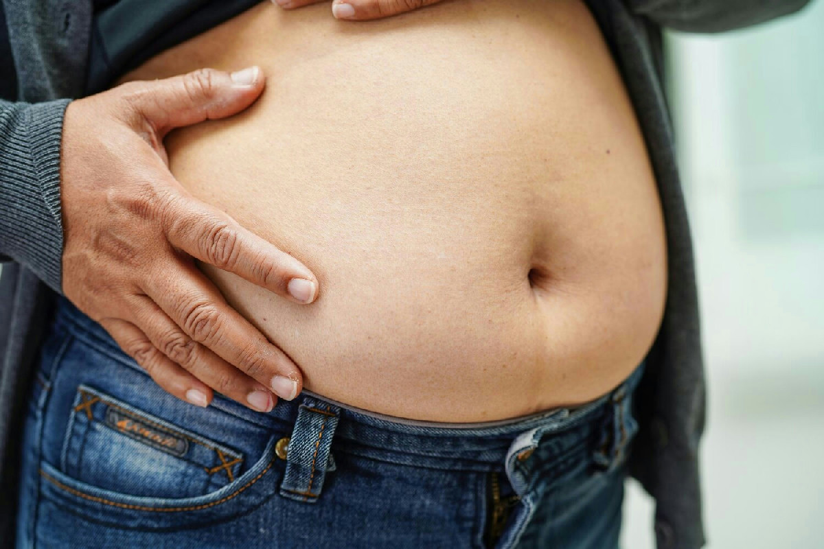 La cena da evitare: l’alimento che provoca gonfiore e sensazione di stomaco appesantito