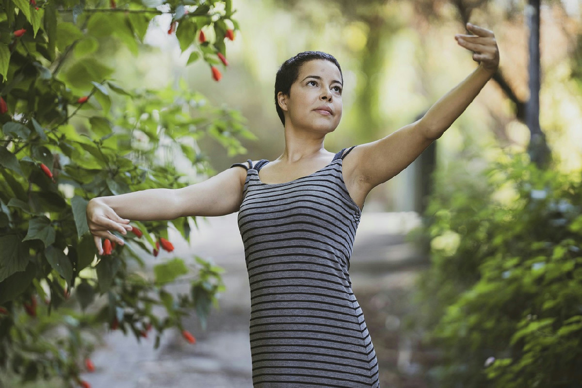 Dopo i 55 anni: mantenere agilità e benessere con esercizi delicati e semplici per il corpo adulto