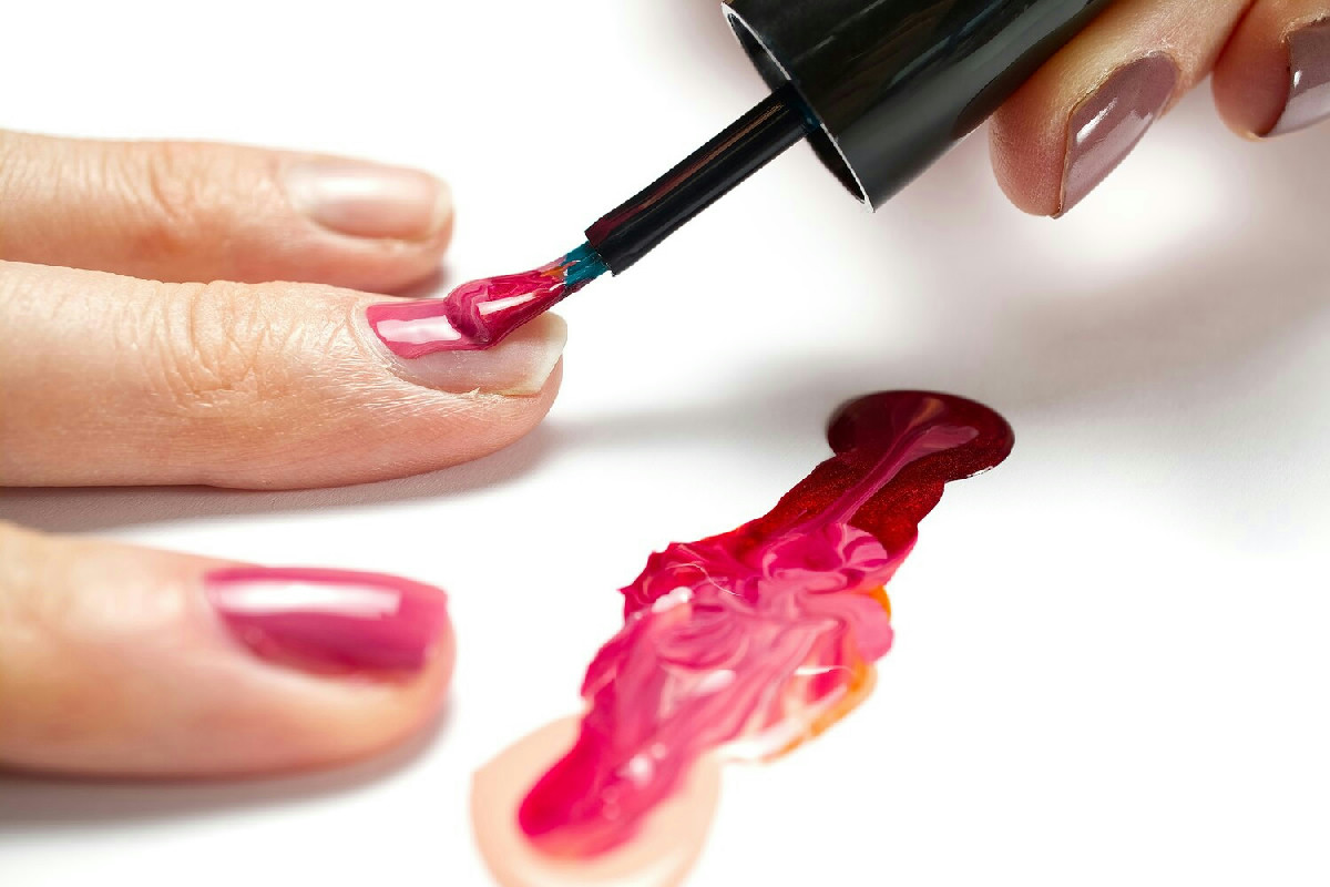 Finalmente le unghie perfette dopo i 40 anni con questi colori di smalto