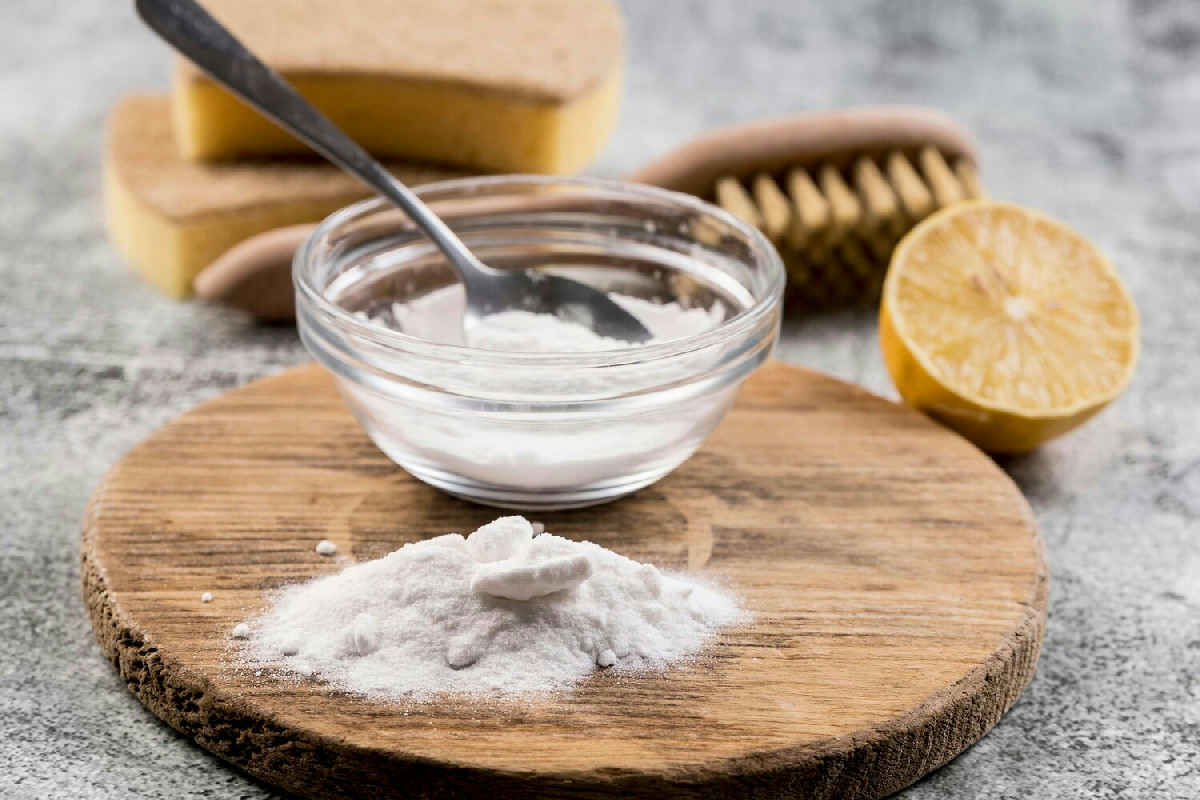 Perché il bicarbonato è scelto da molti giardinieri: benefici meno noti per piante più verdi in casa