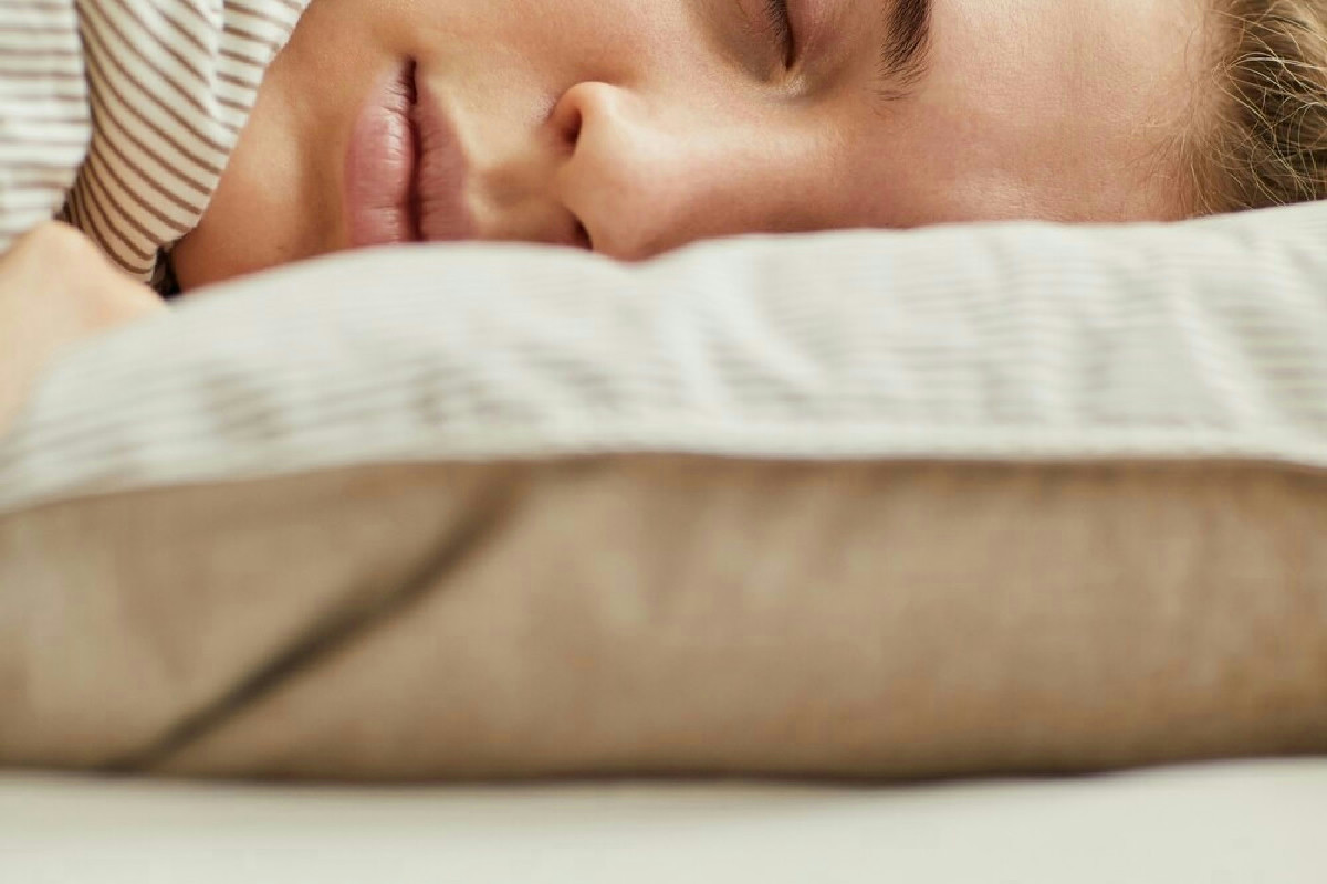 Perché dormire meno di 7 ore riduce la tua vita quanto fumare? Il corpo umano si deteriora