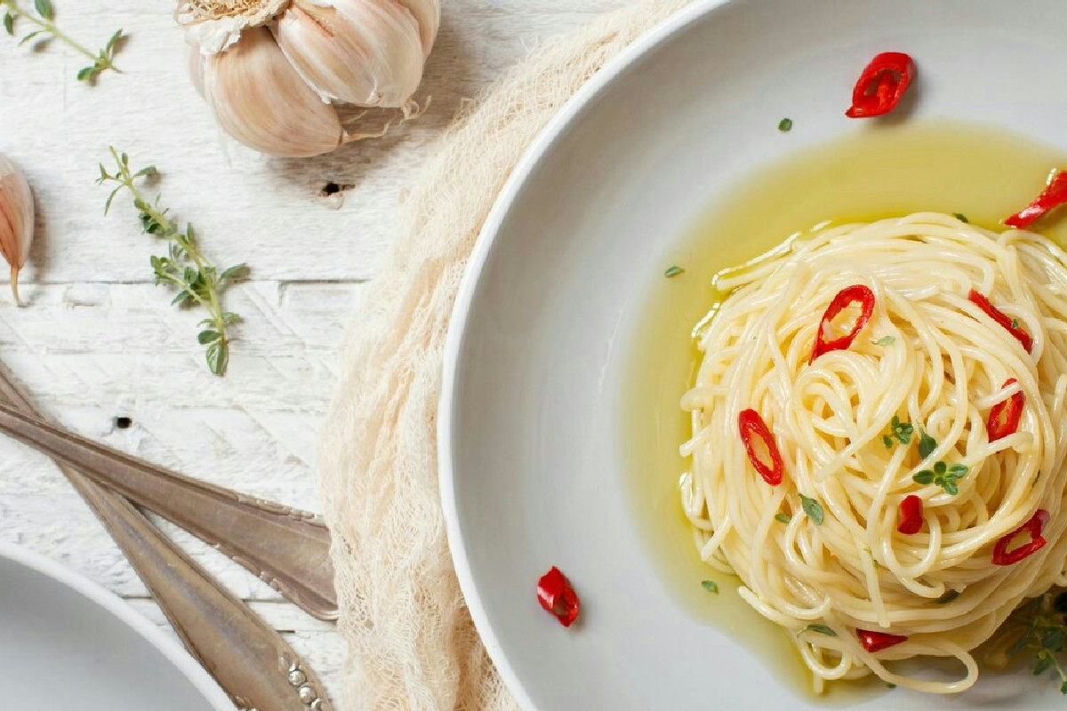 Spaghetti aglio, olio e peperoncino: il segreto per una consistenza cremosa e vellutata
