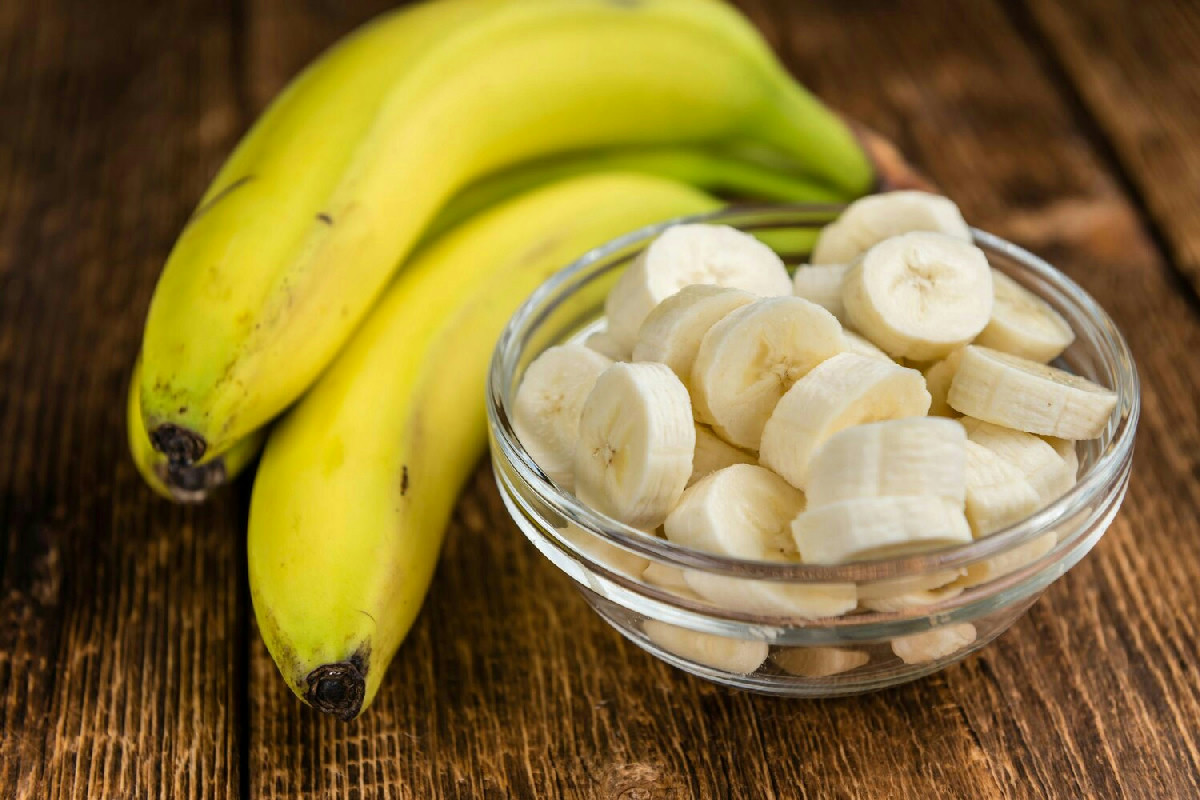 Tre banane al giorno: come questo frutto influisce sul corpo e perché fa la differenza quotidiana