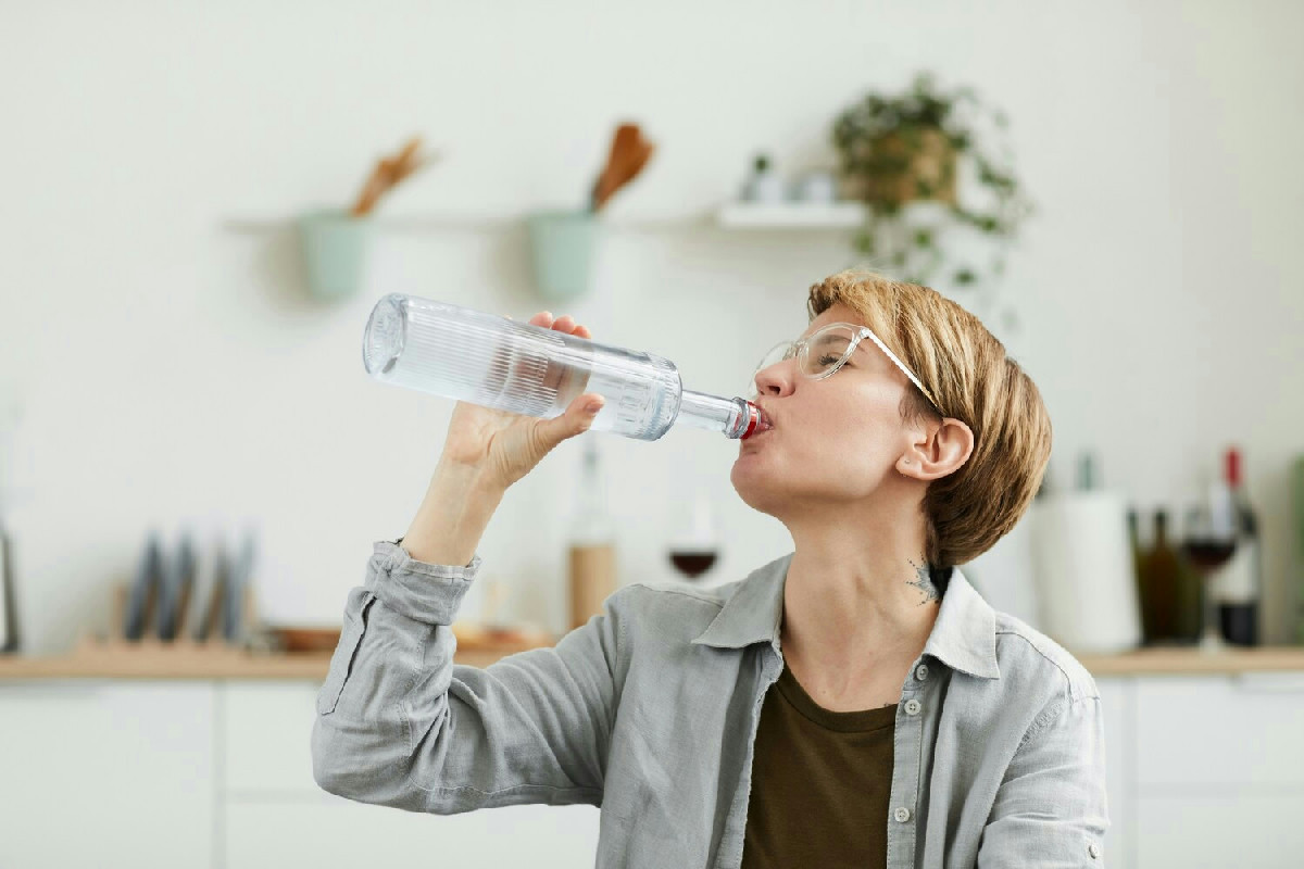 3 segnali vitali indicano che il tuo corpo ha troppa acqua, attenzione alla salute