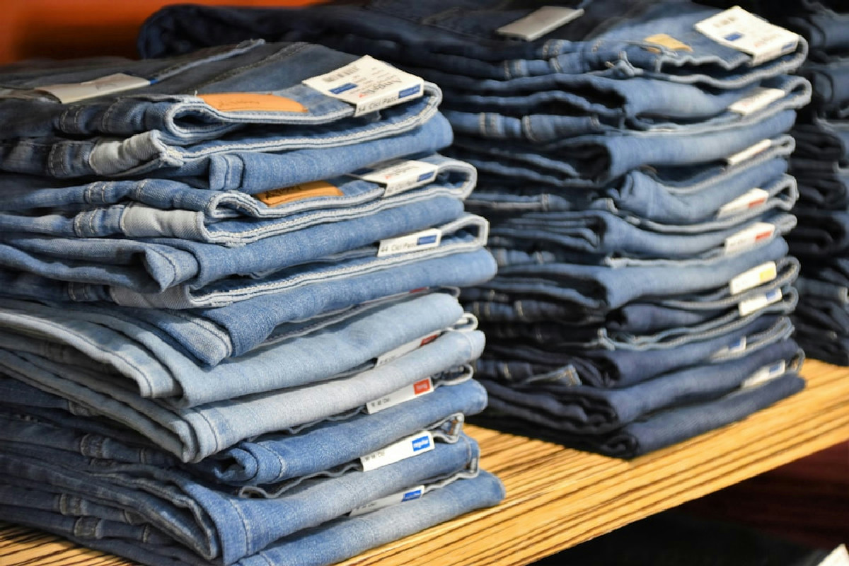 Gli errori più frequenti con i jeans che rovinano stile e comfort: cosa evitare sempre