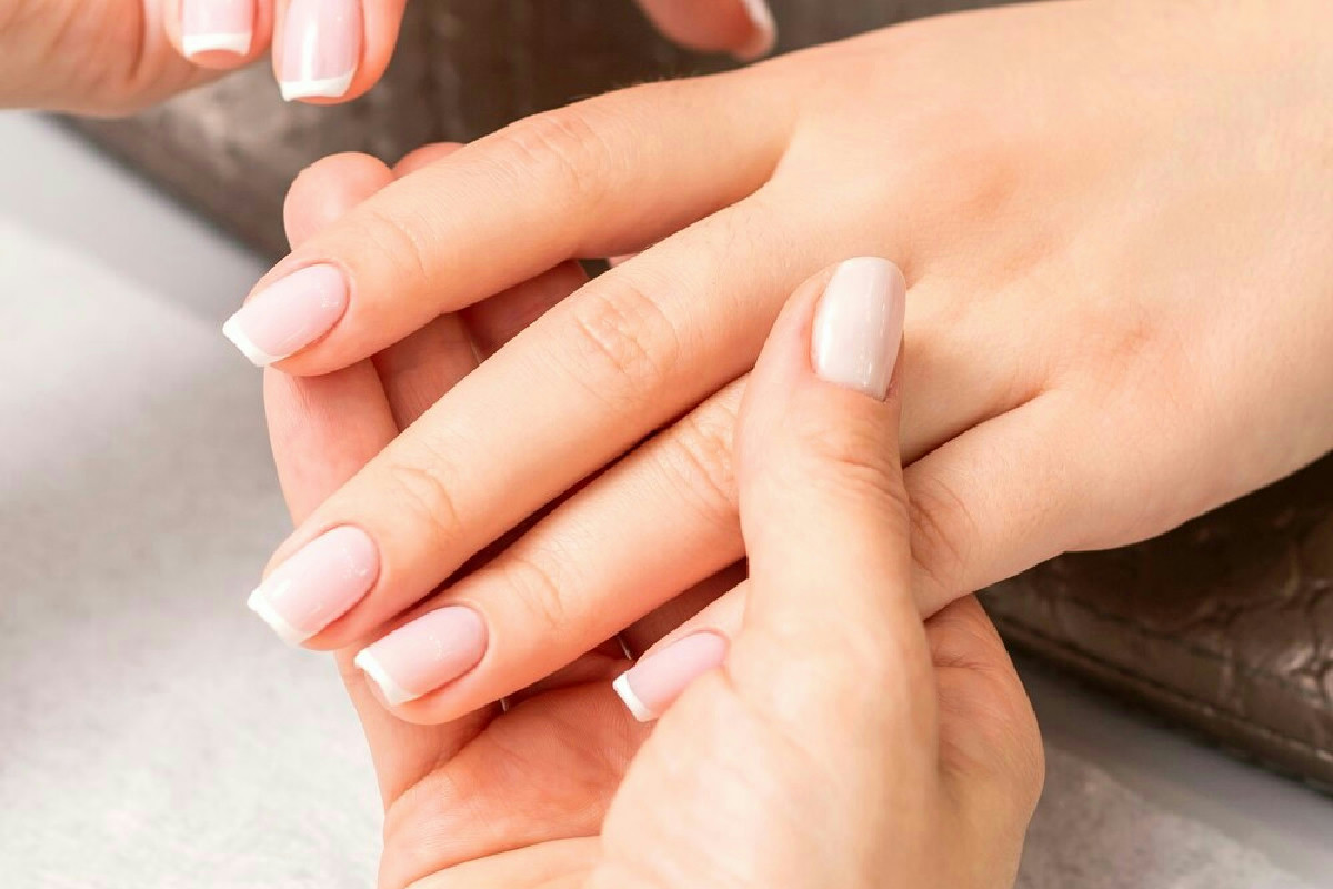 Finalmente scopri cosa succede alle tue unghie quando usi lo smalto ogni settimana