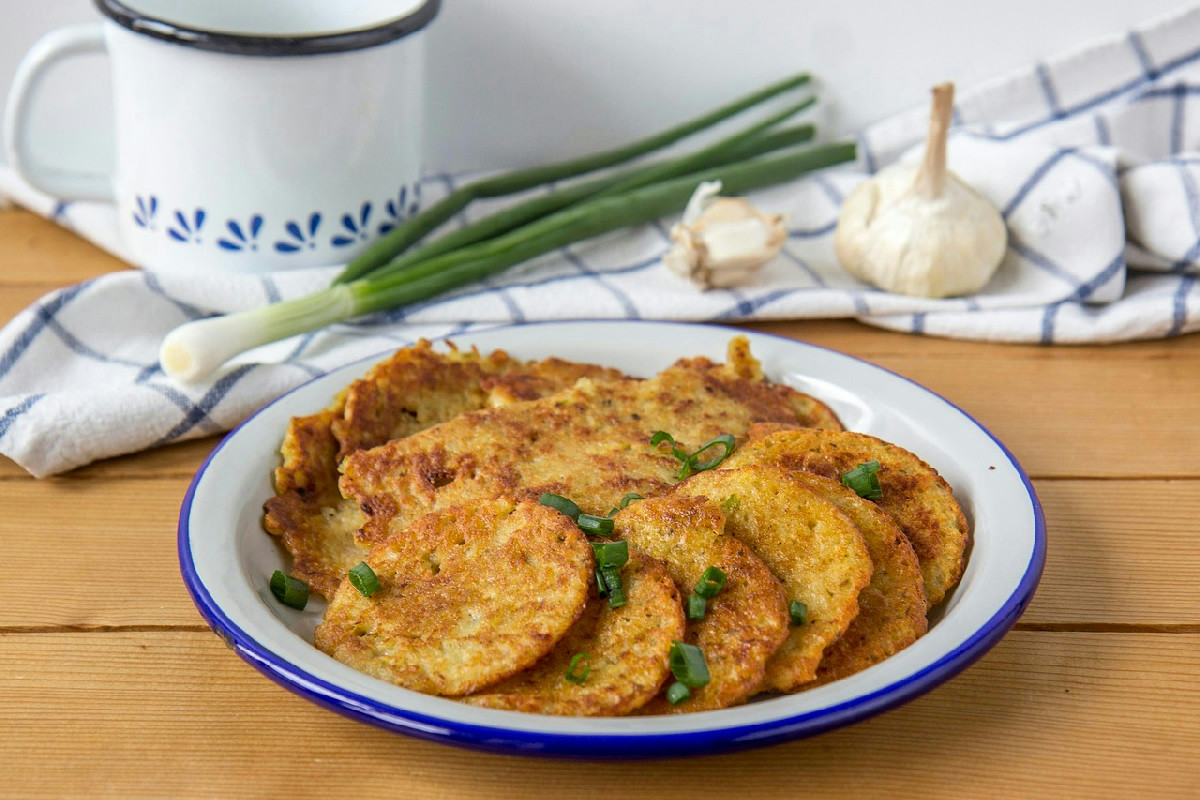 Frittelle di zucchine con formaggio fresco: ricetta facile per esaltare i sapori dell’estate