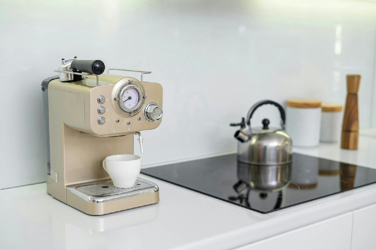 Novità in cucina: soluzioni salvaspazio e multifunzione per un piano libero e sempre ben organizzato