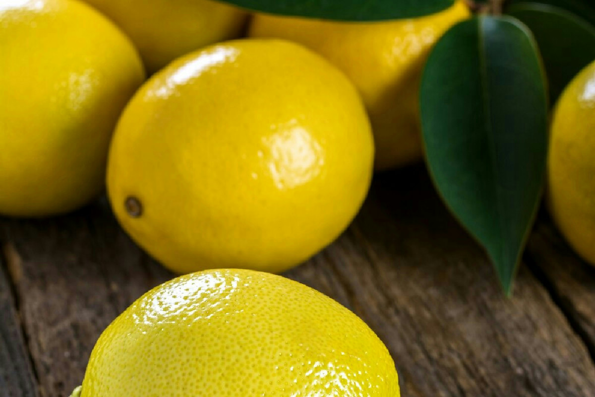 Perché alcuni cibi accentuano il mal di gola? Il corpo reagisce così al cibo