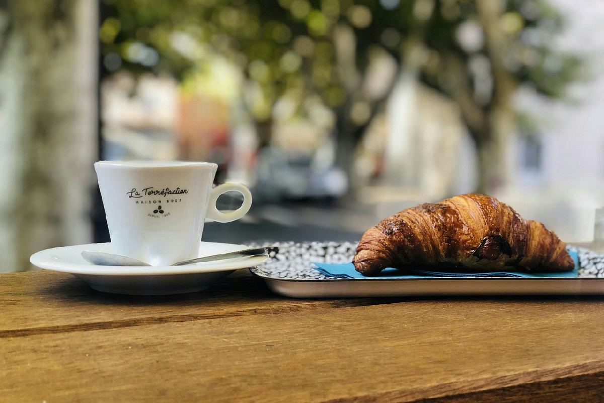 La tradizione italiana della colazione in piazza: un rituale che unisce comunità e storia